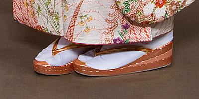 草履の履き替え