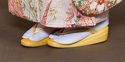 草履の履き替え